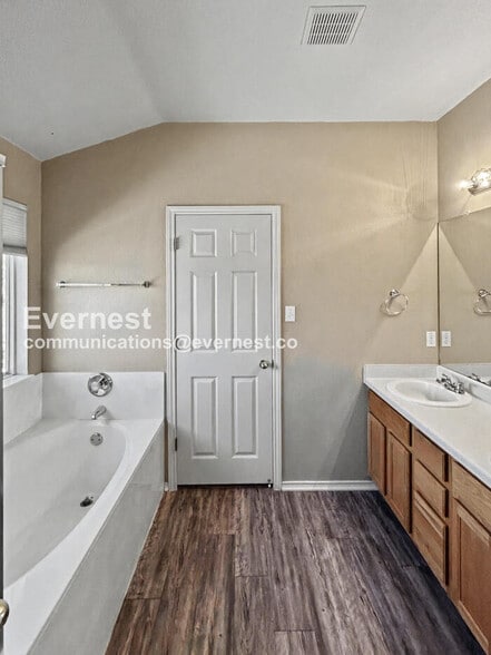 Building Photo - 17516 Dell City Dr