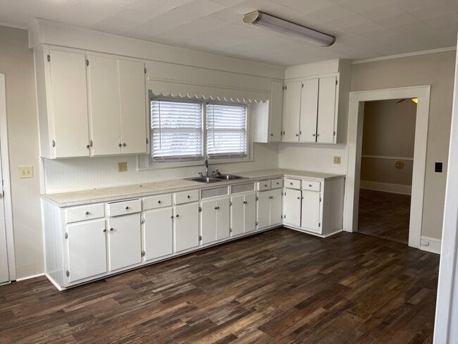 Building Photo - 2417 Statesville Blvd