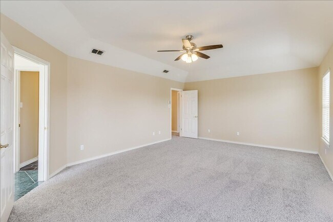 Building Photo - 7426 Lake Travis Dr