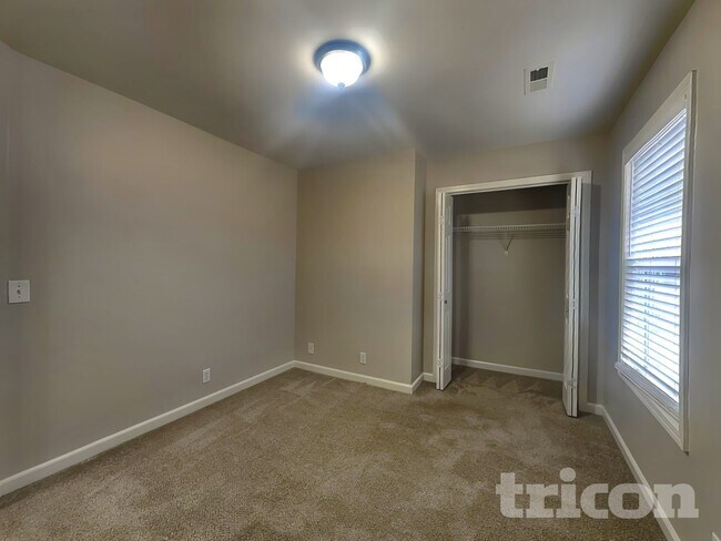 Building Photo - 155 Braxton Ln E