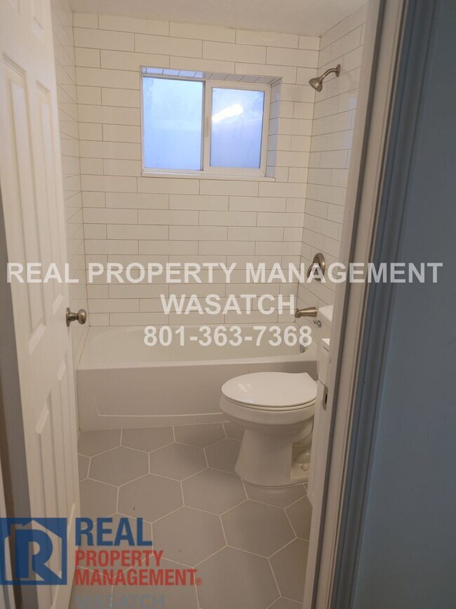 Building Photo - Take a Look at This 4 Bedroom 2 Bathroom H...