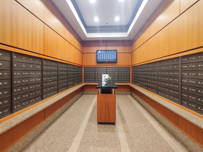 Building Photo - 400 N La Salle Dr