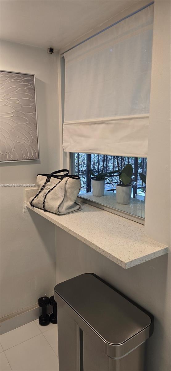 Building Photo - 2539 S Bayshore Dr