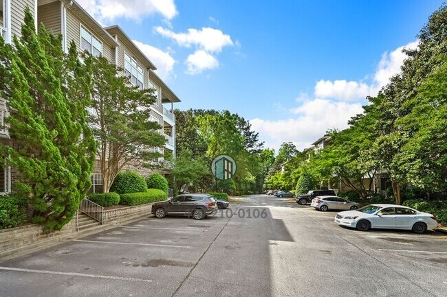 Building Photo - Elegant 2 Bedroom Condo in Buckhead. Gated...