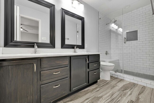 Building Photo - Immaculate Single-Story Home with Modern U...