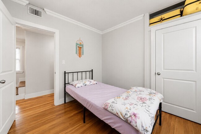 Building Photo - 66 Mozart St
