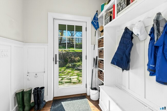 Building Photo - 9 Dancing Bear Rd