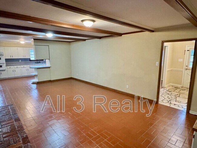 Building Photo - 2913 Sumter Ave