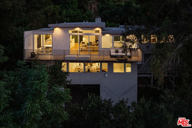 Building Photo - 3564 Multiview Dr