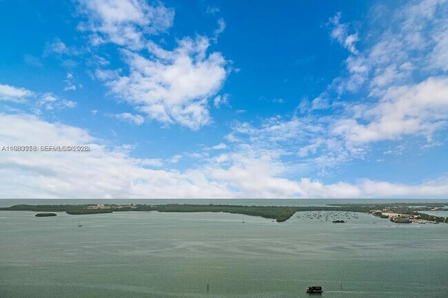 Building Photo - 950 Brickell Bay Dr