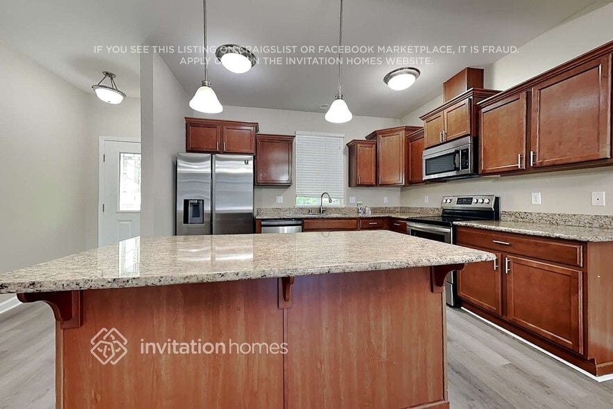 Building Photo - 7629 Columbia Way NE