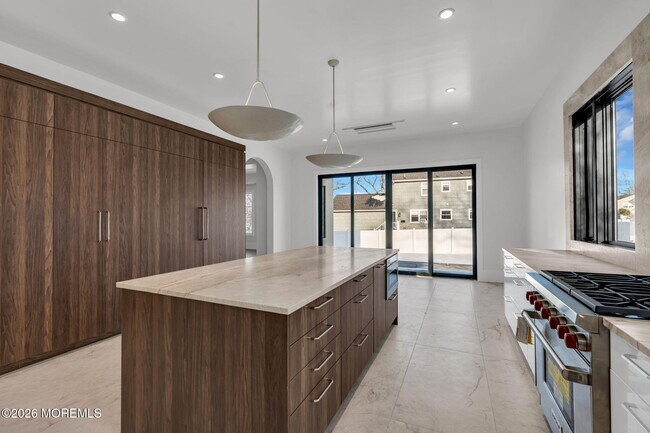 Building Photo - 497 Norwood Ave