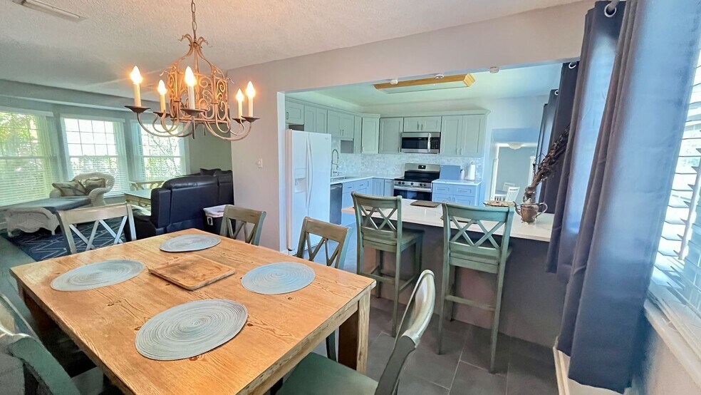 Dining and kitchen - 2025 S Ocean Dr