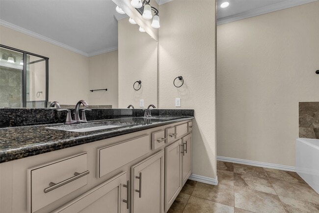 Building Photo - 9023 S Comanche Cir