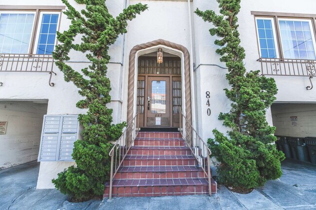 Building Photo - 840 York Apartments