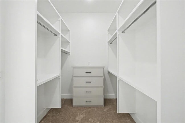 Building Photo - 310 Hedge Dr