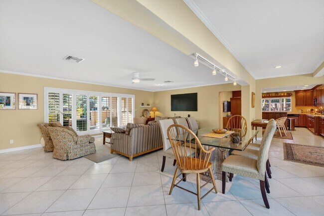 Building Photo - 2871 NE 26th Ct