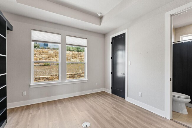 Building Photo - 4 Maybury Wy
