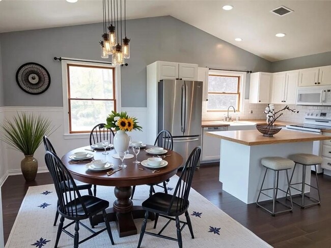 Building Photo - Spacious 5BR Retreat Minutes from Downtown Boyne City