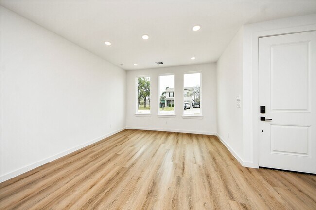 Building Photo - 5201 Fairchild St