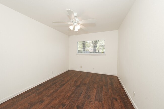 Building Photo - 5375 Little John Ln