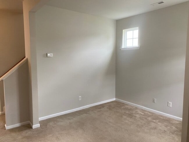 Building Photo - 203 Linfoot Ct