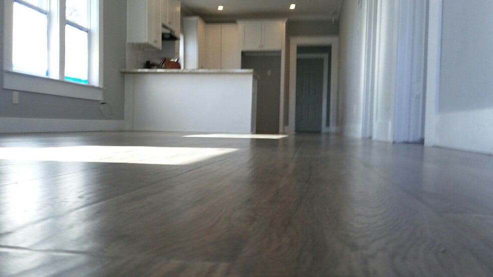 Building Photo - 4401 Elysian St