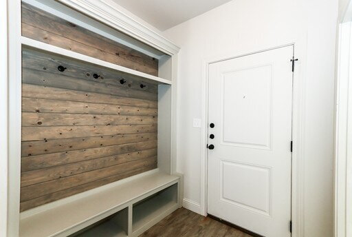 Building Photo - "First Full Month's Rent Free! Spacious & ...