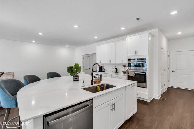 Building Photo - 803 Aviator Ave