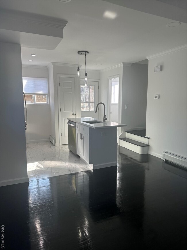 Building Photo - 8 Central Dr