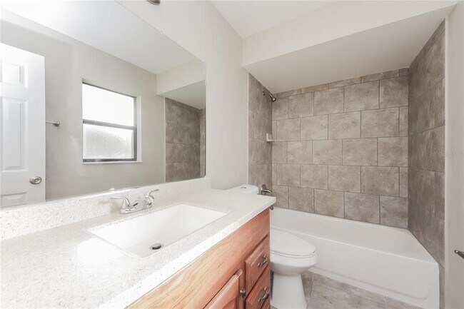 Building Photo - 607 Estrada Ln