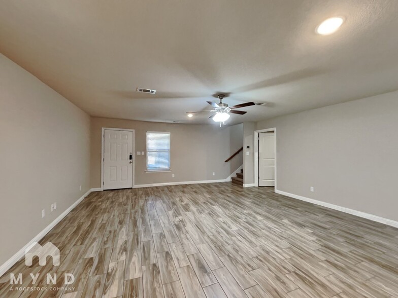 Building Photo - 700 Rolling Terrace Cir