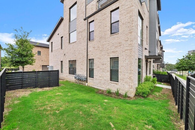 Building Photo - 4410 Grotto Dr