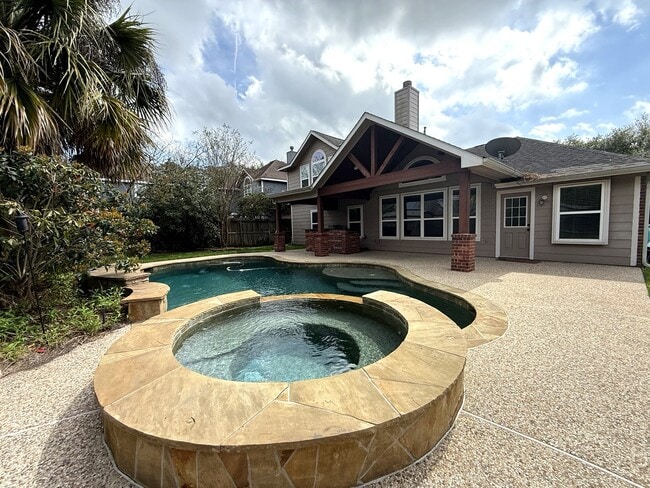 Building Photo - 1927 Enchanted Park Dr