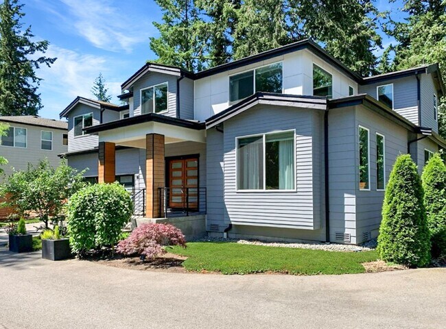 Building Photo - 4Bd/2.5Ba Renton Home
