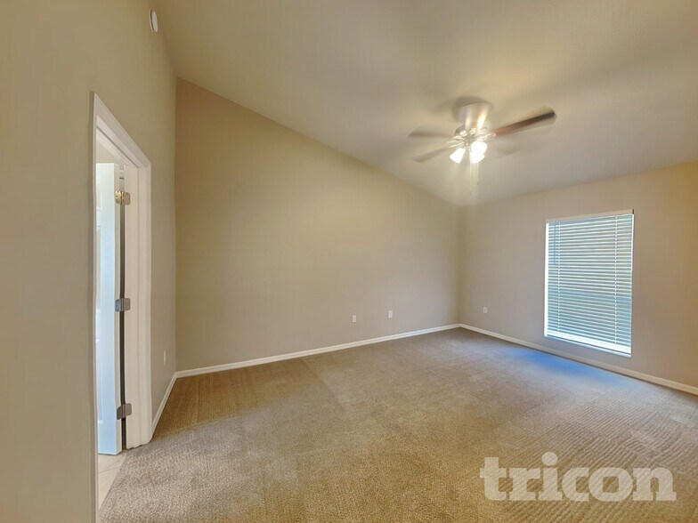 Building Photo - 10752 Carloway Hills Dr