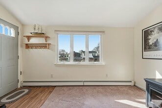 Building Photo - 10 Leanore Dr