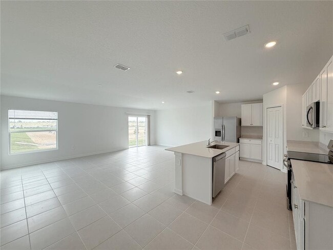 Building Photo - 2358 McKinley Dr
