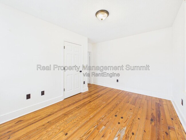 Building Photo - 523 Marquis St