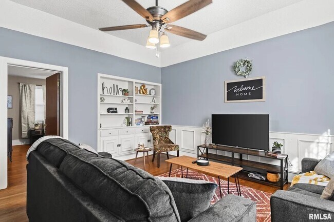 Primary Photo - 1039 Osburn Ave