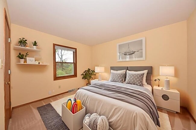 Building Photo - 1335 Jensen Ct