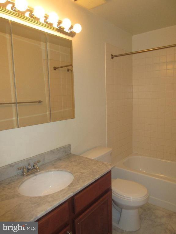 Building Photo - 2028 Walnut St