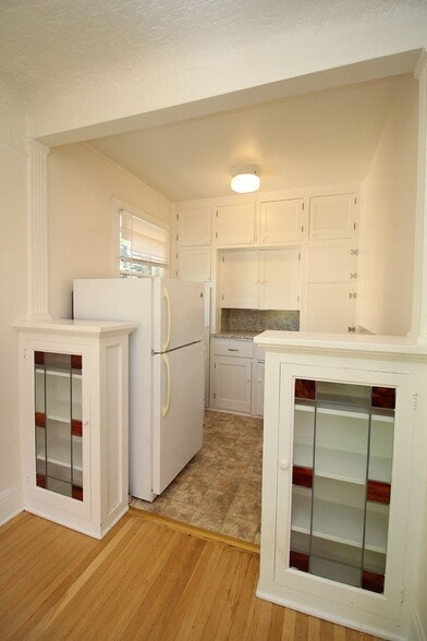 Building Photo - 1943 NW Irving St