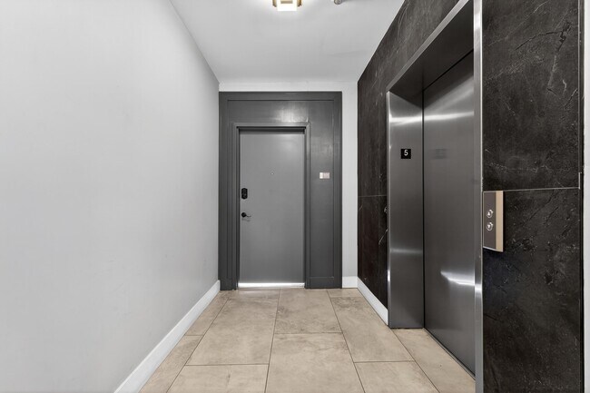 Building Photo - 43-45-45 W 32nd St