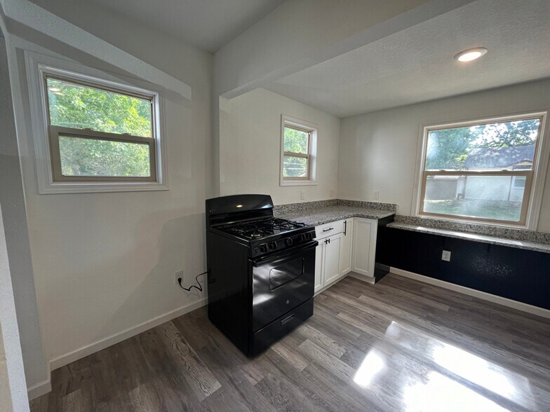 Building Photo - 3500 Kyle Ave N