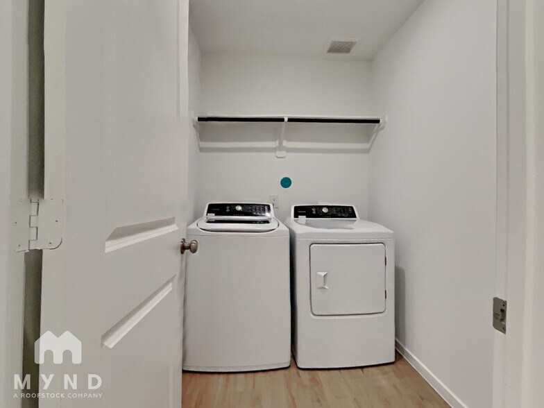 Building Photo - 21645 Balzola Ln