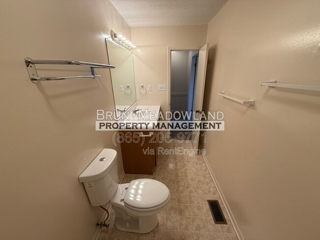 Building Photo - 3607 Lark Cir