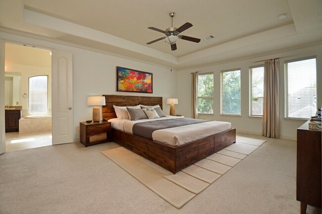 Building Photo - 28003 Iberville Glen Dr