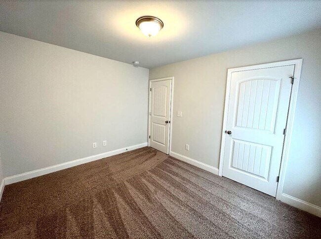 Building Photo - BEAUTIFUL THREE BED, TWO BATH FULL BRICK H...