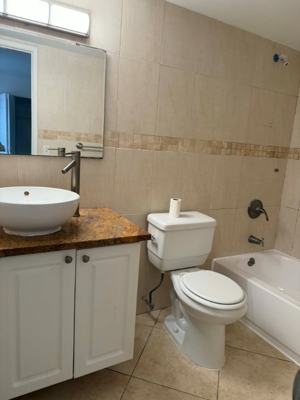 Building Photo - 341 W Park Dr